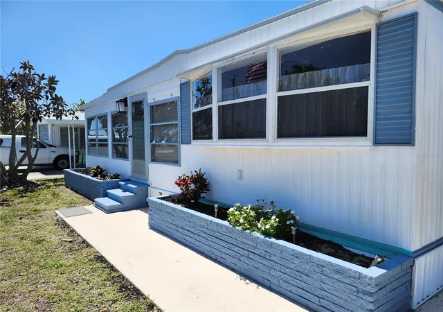 Photo 3 of Manufactured home for sale at 1252 Kingfisher Dr, Englewood, FL 34224 | MLS# D6141857 | Listing updated on 2026-07-29