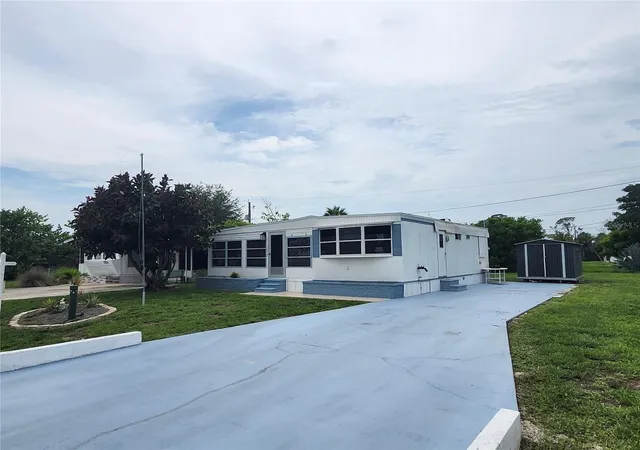 Photo 4 of Manufactured home for sale at 1252 Kingfisher Dr, Englewood, FL 34224 | MLS# D6141857 | Listing updated on 2026-07-29