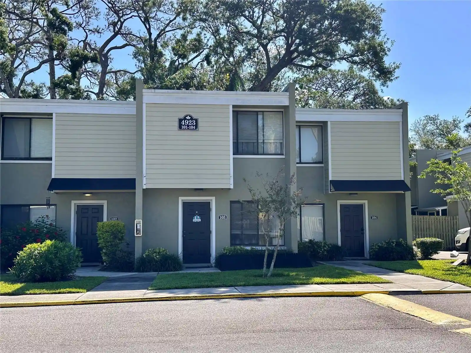 Listing Photo 1 - Condo for sale in 4923 25th St W located at 4923 25th St W, BRADENTON, FL 34207 - Unit #104