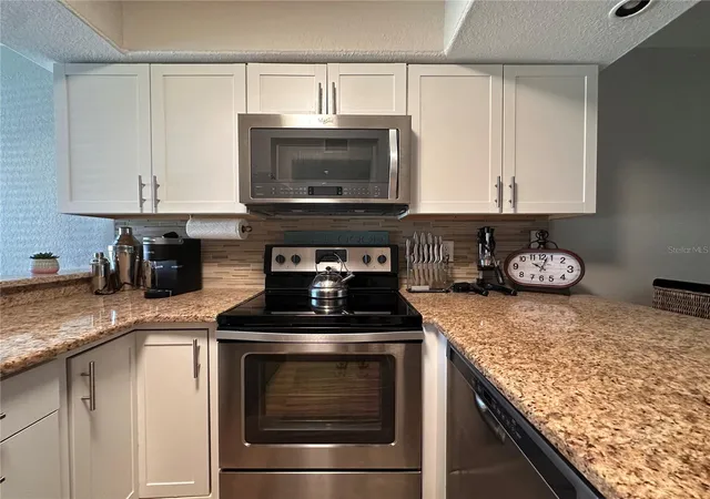 Listing Photo 3 - Condo for sale in building located at 4923 25th St W, BRADENTON, FL 34207 - Unit #104
