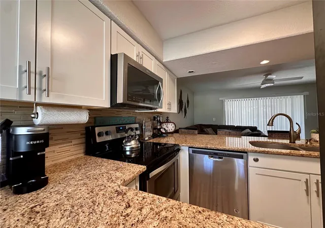 Listing Photo 5 - Condo for sale in building located at 4923 25th St W, BRADENTON, FL 34207 - Unit #104