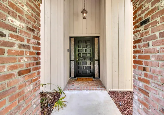 5th image of 204 Green Lake Cir, Longwood, FL 32779 | MLS# O6299404