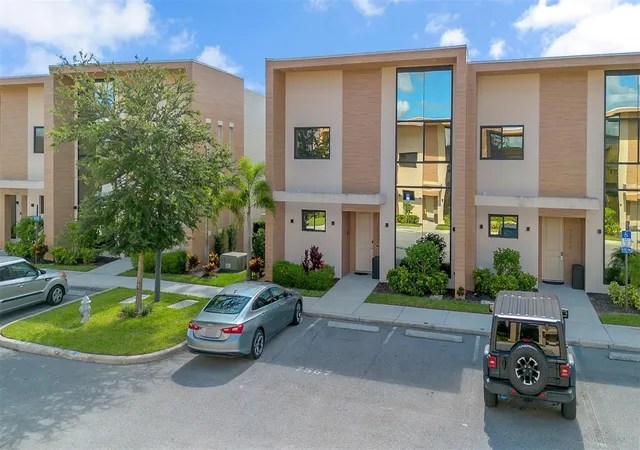 Photo 39 of Townhouse for sale at 7567 Brooklyn Dr, Kissimmee, FL 34747 | MLS# O6299500 | Listing updated on 2026-09-01