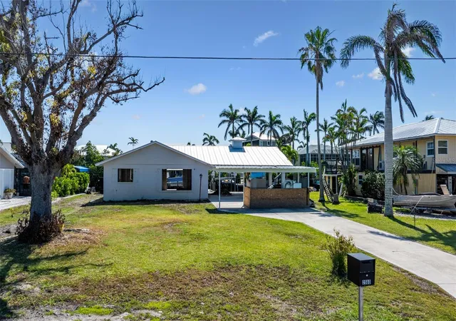 Photo 4 of Single family home for sale at 2560 Baybreeze St, Saint James City, FL 33956 | MLS# C7508610 | Listing updated on 2026-10-08