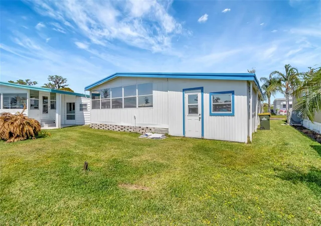 Photo 2 of Manufactured home for sale at 1401 W Highway 50 #143, Clermont, FL 34711 | MLS# G5095793 | Listing updated on 2026-08-01