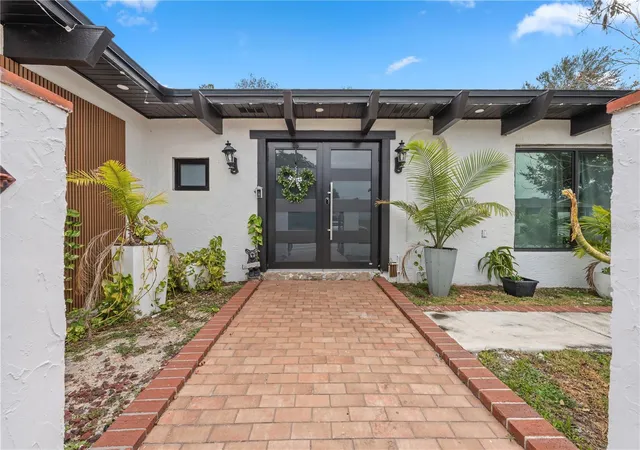 Photo 2 of Single family home for sale at 409 San Sebastian Prado, Altamonte Springs, FL 32714 | MLS# O6300294 | Listing updated on 2026-10-01