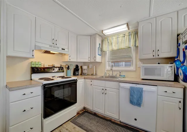 3rd image of 104 Saint Kitts Way, Apollo Beach, FL 33572 | MLS# TB8375101