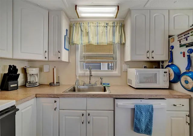 4th image of 104 Saint Kitts Way, Apollo Beach, FL 33572 | MLS# TB8375101