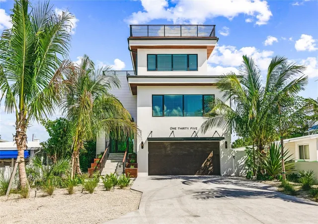 Photo 1 of Single family home for sale at 135 Grant Dr, Sarasota, FL 34236 | MLS# A4649296 | Listing updated on 2026-09-14
