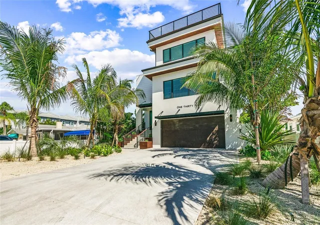 Photo 2 of Single family home for sale at 135 Grant Dr, Sarasota, FL 34236 | MLS# A4649296 | Listing updated on 2026-09-14