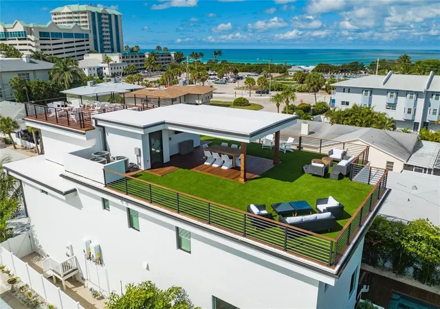 3rd image of 135 Grant Dr, Sarasota, FL 34236 | MLS# A4649296