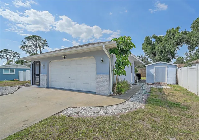 3rd image of 108 Stanford Rd, Venice, FL 34293 | MLS# A4649370