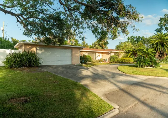 Homes for sale in Tampa, FL | 631 Luzon Ave, Tampa, FL 33606 | MLS# TB8375997