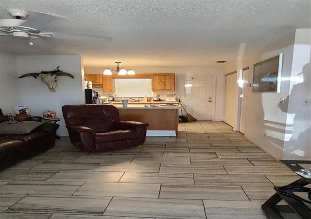Listing Photo 4 - Condo for sale in building located at 1402 Thousand Roses Dr W, LAKE WALES, FL 33853 - Unit #1402