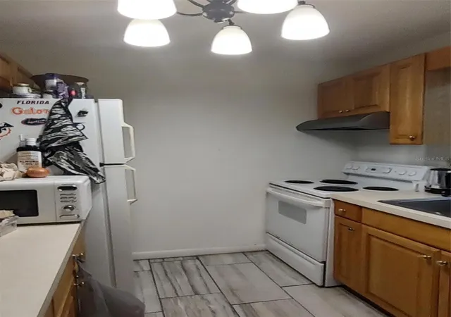 Listing Photo 5 - Condo for sale in building located at 1402 Thousand Roses Dr W, LAKE WALES, FL 33853 - Unit #1402