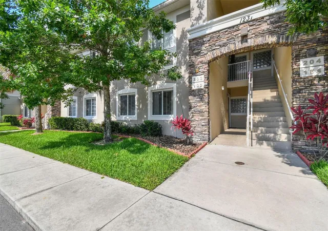 3rd image of 1231 Godavari Wy, WESLEY CHAPEL, FL 33543