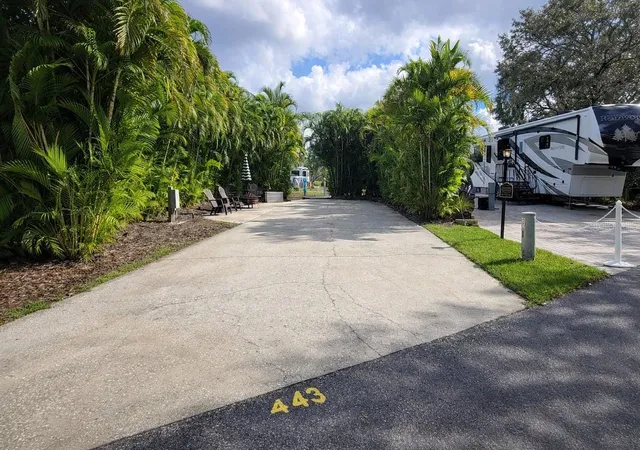 2nd image of 443 Waterway Dr, River Ranch, FL 33867 | MLS# W7874778