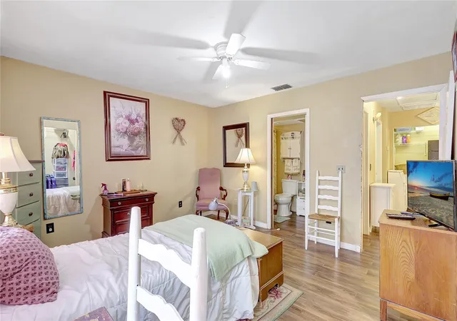 2nd image of 2811 S Pines Dr, LARGO, FL 33771
