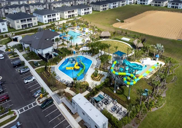 Listing Photo 2 - Condo for sale in building located at 637 Ocean Crse Ave, DAVENPORT, FL 33896 - Unit #