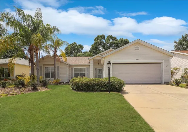 Photo 2 of Single family home for sale at 25339 Crestwater Dr, Leesburg, FL 34748 | MLS# G5096143 | Listing updated on 2026-10-21