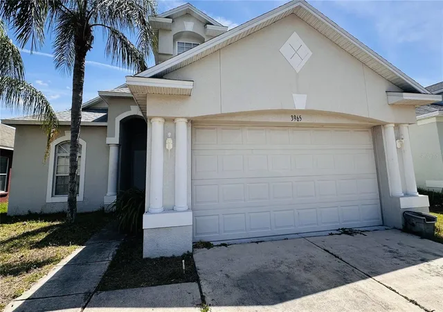 Photo 1 of Sale Pending at 3965 Hampton Hills Rd, Lakeland, FL 33810 | MLS# TB8377859 | Listing updated on 2026-04-28