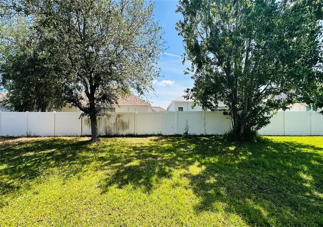 Photo 3 of Sale Pending at 3965 Hampton Hills Rd, Lakeland, FL 33810 | MLS# TB8377859 | Listing updated on 2026-04-28