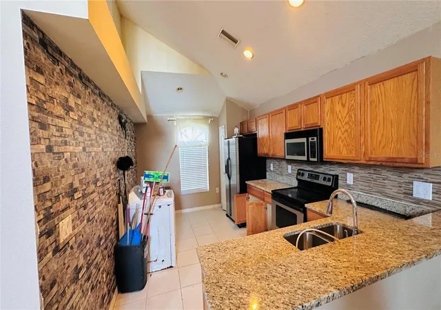 Photo 4 of Sale Pending at 3965 Hampton Hills Rd, Lakeland, FL 33810 | MLS# TB8377859 | Listing updated on 2026-04-28