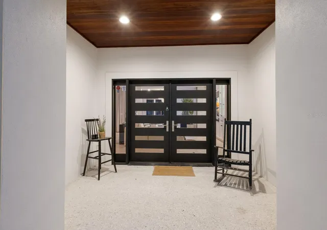 Photo 3 of Single family home for sale at 238 Island Cir, Sarasota, FL 34242 | MLS# A4650032 | Listing updated on 2026-06-27