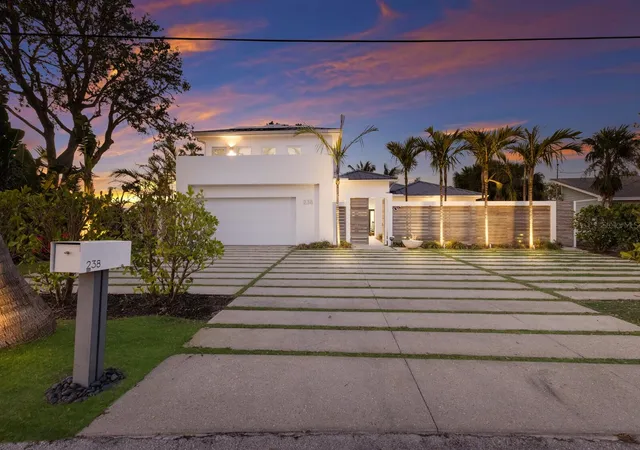 Photo 5 of Single family home for sale at 238 Island Cir, Sarasota, FL 34242 | MLS# A4650032 | Listing updated on 2026-06-27