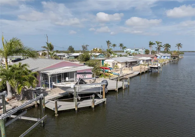 Photo 4 of Single family home for sale at 11476 May St, Matlacha, FL 33993 | MLS# A4650138 | Listing updated on 2026-04-12