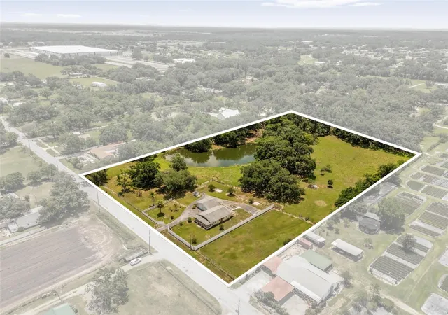 Photo 2 of Single family home for sale at 3101 Medulla Rd, Plant City, FL 33566 | MLS# TB8378840 | Listing updated on 2026-10-02