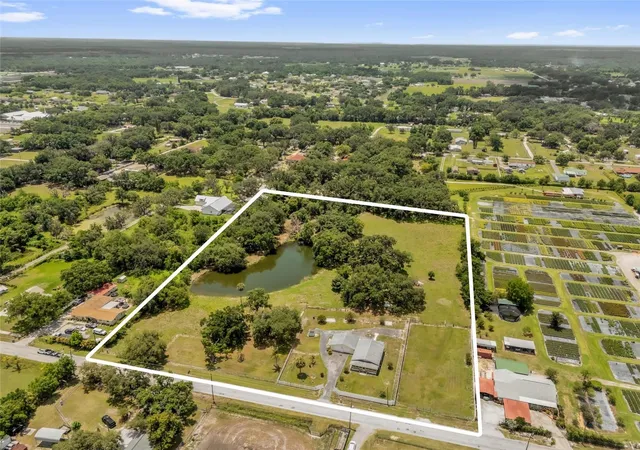 Photo 4 of Single family home for sale at 3101 Medulla Rd, Plant City, FL 33566 | MLS# TB8378840 | Listing updated on 2026-10-02