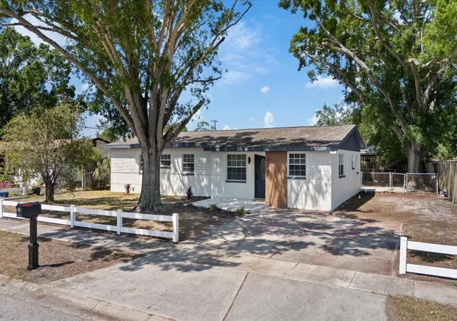 Photo 1 of Single family home for sale at 324 Country Clb Dr, Oldsmar, FL 34677 | MLS# TB8379269 | Listing updated on 2026-06-23