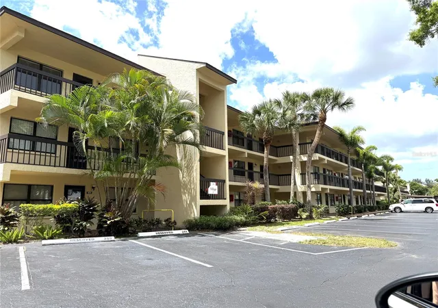 1st image of 425 30th Ave W #C204, Bradenton, FL 34205 | MLS# A4650497