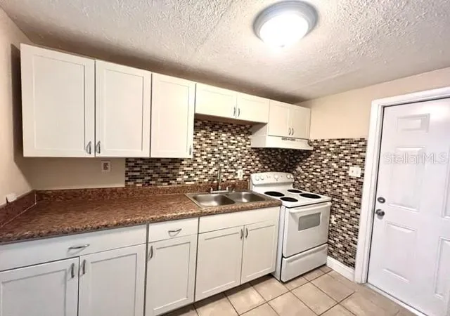 Listing Photo 5 - Condo for sale in building located at 9418 Greystone Rd, THONOTOSASSA, FL 33592