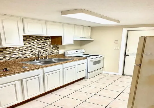 2nd image of 9420 Greystone Rd, THONOTOSASSA, FL 33592