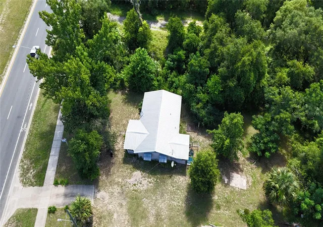 3rd image of 1129 State Road 20, Interlachen, FL 32148 | MLS# TB8379655