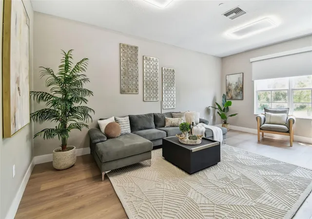 3rd image of 2547 Lexington Oak Dr, Brandon, FL 33511 | MLS# TB8379995