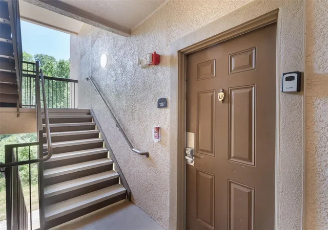 Listing Photo 4 - Condo for sale in building located at 1375 Tuscana Ln, Davenport, FL 33896 - Unit #1207