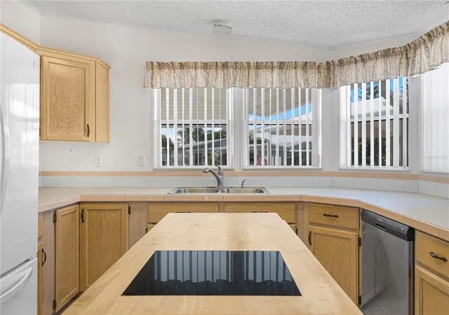 Photo 4 of Manufactured home for sale at 43 Red Quill Cir, Lake Wales, FL 33898 | MLS# K4902909 | Listing updated on 2026-10-14