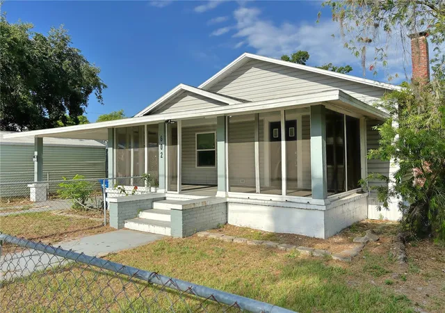 Homes for sale in Mulberry, FL | 602 Nw 1st Ave, Mulberry, FL 33860 | MLS# P4934694