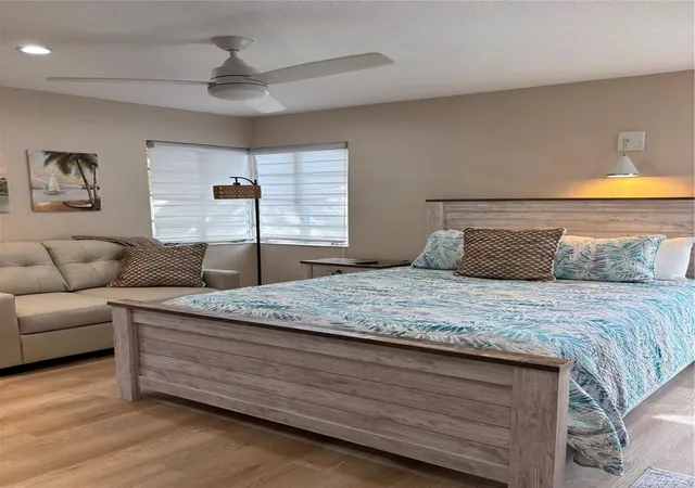 4th image of 170 Roosevelt Dr #5, Sarasota, FL 34236 | MLS# A4651143
