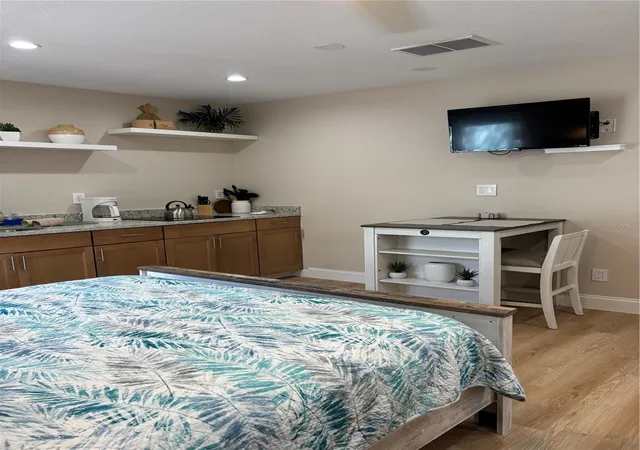 5th image of 170 Roosevelt Dr #5, Sarasota, FL 34236 | MLS# A4651143