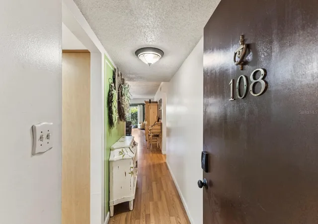 Listing Photo 4 - Condo for sale in building located at 4015 Lake Bayshore Dr, BRADENTON, FL 34205 - Unit #108