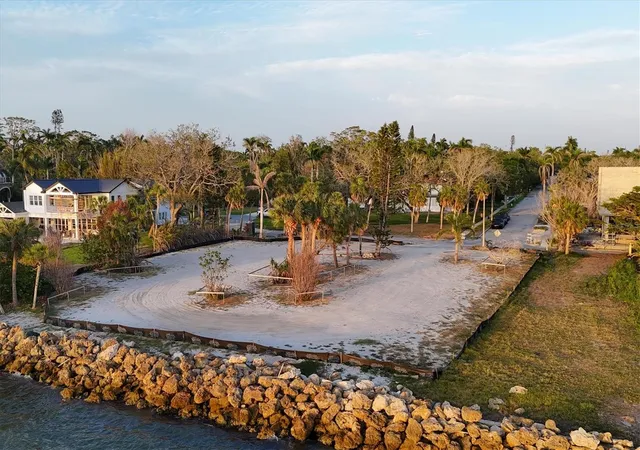 3rd image of 603 Indian Beach Ln, Sarasota, FL 34234 | MLS# A4651341