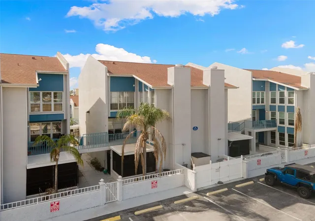 2nd image of 337 Rex Pl, MADEIRA BEACH, FL 33708