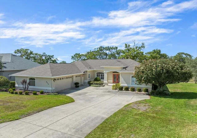 Photo 3 of Single family home for sale at 9216 Tarleton Cir, Weeki Wachee, FL 34613 | MLS# W7875229 | Listing updated on 2026-09-30