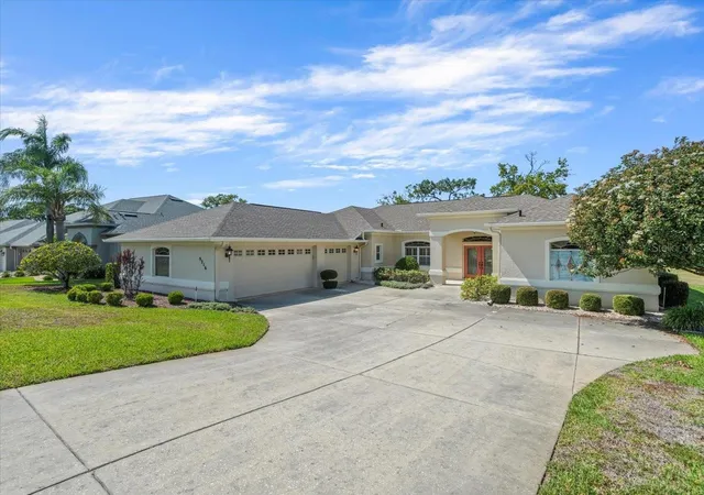 Photo 4 of Single family home for sale at 9216 Tarleton Cir, Weeki Wachee, FL 34613 | MLS# W7875229 | Listing updated on 2026-09-30