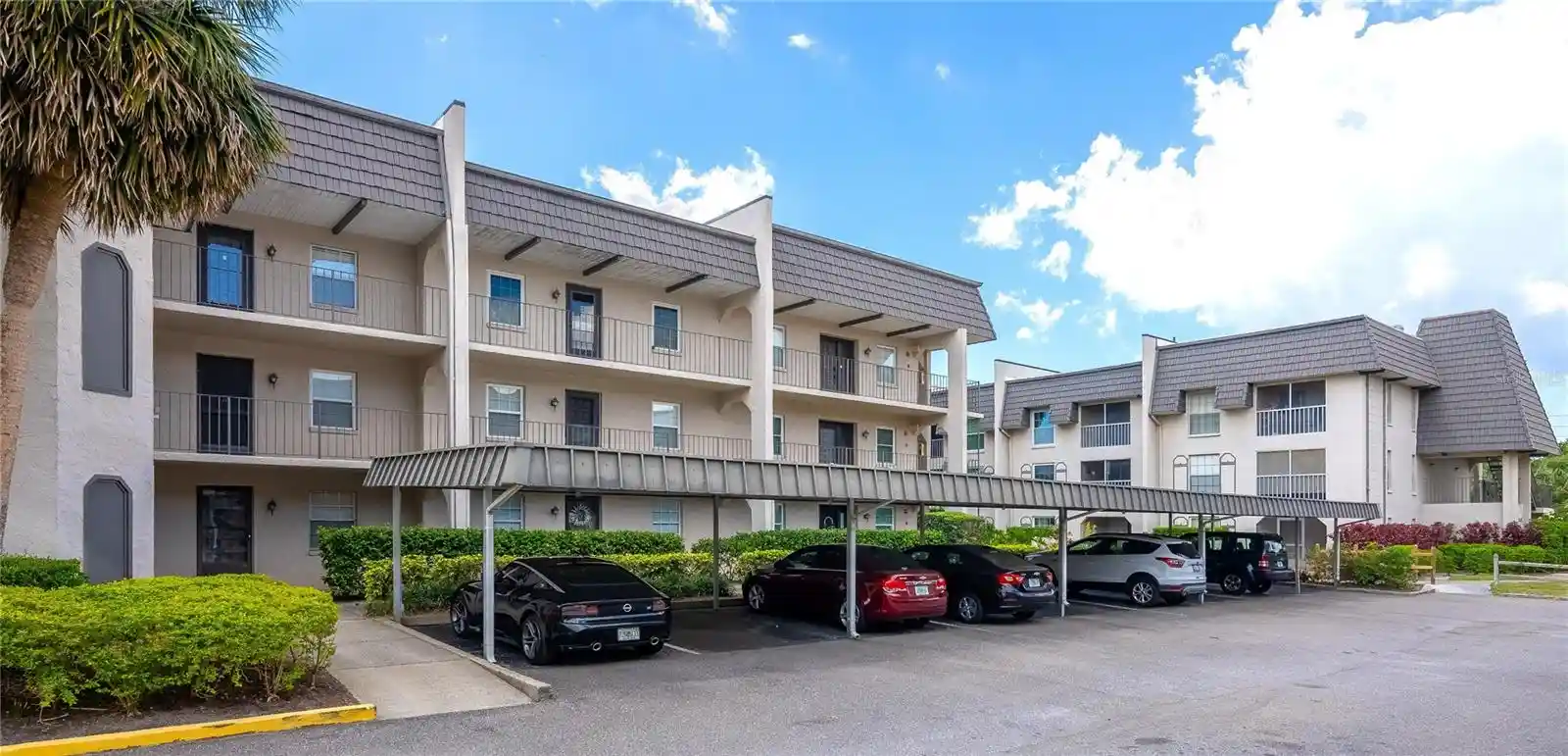 Listing Photo 2 - Condo for sale in 8703 Bardmoor Blvd located at 8703 Bardmoor Blvd, Seminole, FL 33777 - Unit #305