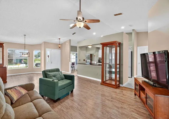Photo 4 of Single family home for sale at 25800 Belle Helene, Leesburg, FL 34748 | MLS# G5096683 | Listing updated on 2026-09-02